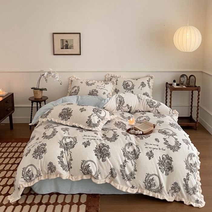 91家纺网 家纺一手货源 找家纺 潘朵拉 2023新款美拉德风牛奶绒花边款四件套 伊人