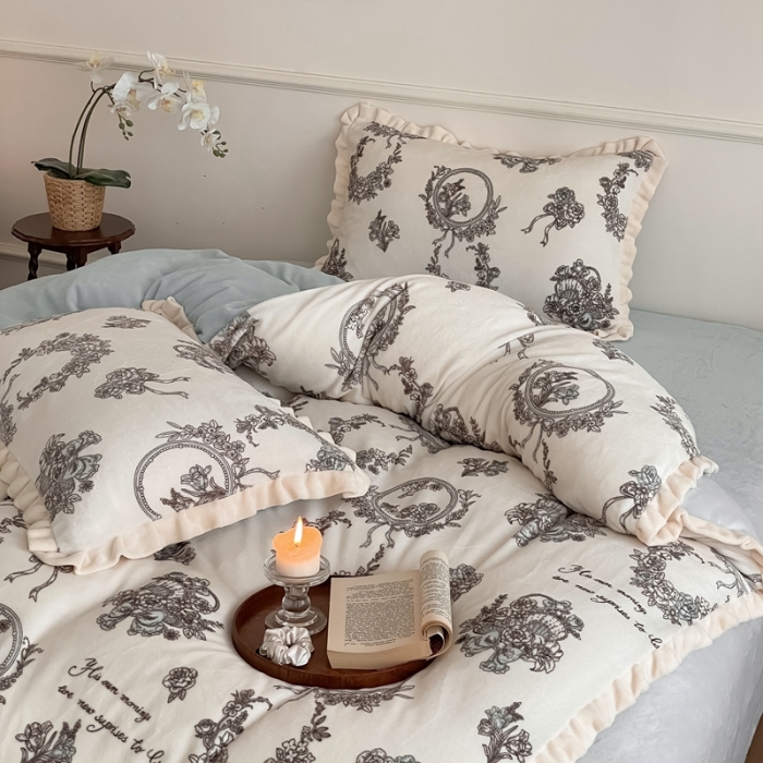 91家纺网 家纺一手货源 找家纺 潘朵拉 2023新款美拉德风牛奶绒花边款四件套 伊人