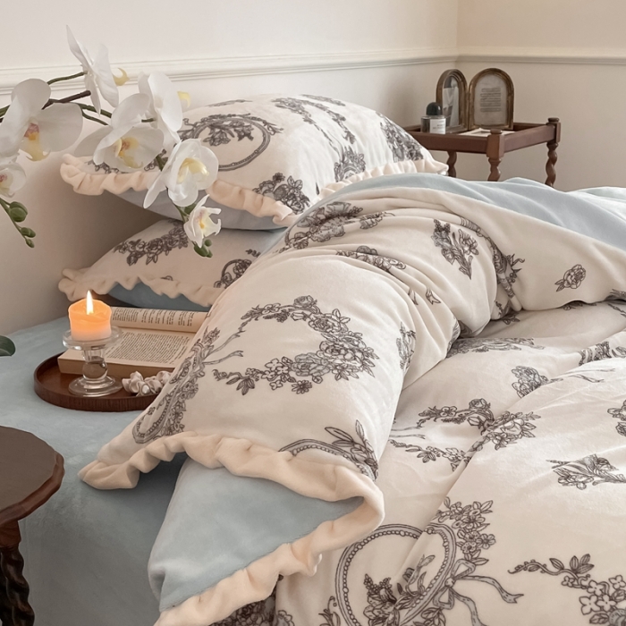 91家纺网 家纺一手货源 找家纺 潘朵拉 2023新款美拉德风牛奶绒花边款四件套 伊人