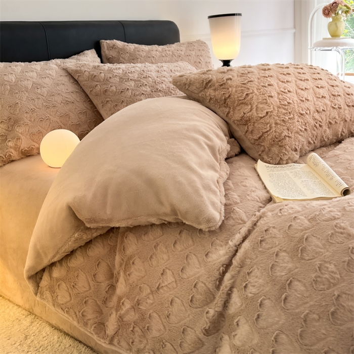 91家纺网 家纺一手货源 找家纺 （总）慕色 2023新款兔绒爱心剪花四件套--暖心系列