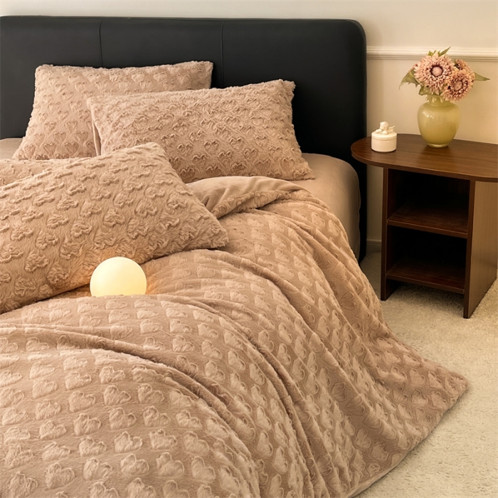 91家纺网 家纺一手货源 找家纺 （总）慕色 2023新款兔绒爱心剪花四件套--暖心系列