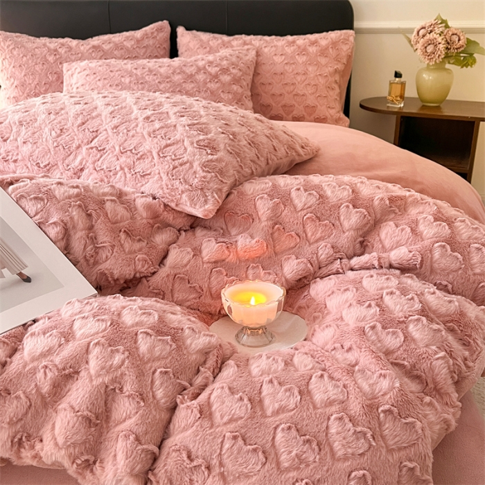 91家纺网 家纺一手货源 找家纺 慕色 2023新款兔绒爱心剪花四件套--暖心系列 暖心-奶油粉