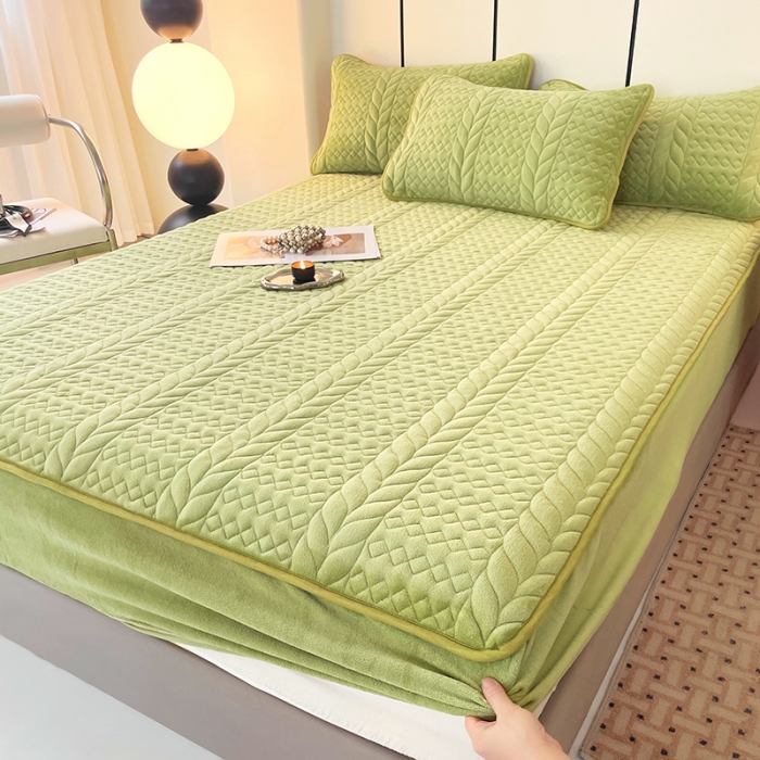 91家纺网 家纺一手货源 找家纺 梦舒羽 2025牛奶绒轻奢夹棉床笠三件套床盖床罩床护垫床垫保护罩 轻奢-果绿