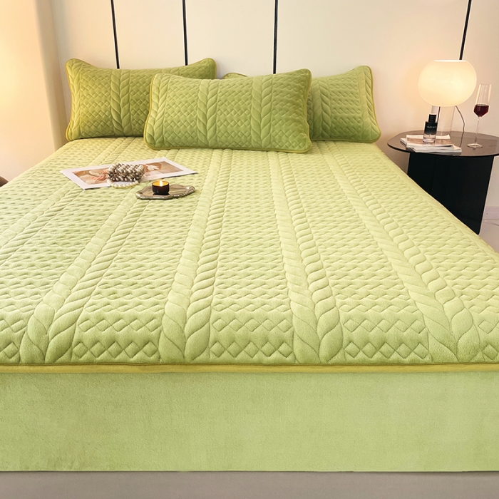 91家纺网 家纺一手货源 找家纺 梦舒羽 2025牛奶绒轻奢夹棉床笠三件套床盖床罩床护垫床垫保护罩 轻奢-果绿