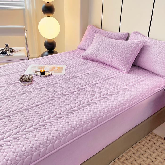 91家纺网 家纺一手货源 找家纺 梦舒羽 2025牛奶绒轻奢夹棉床笠三件套床盖床罩床护垫床垫保护罩 轻奢-梦幻紫