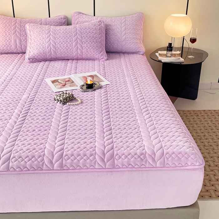 91家纺网 家纺一手货源 找家纺 梦舒羽 2025牛奶绒轻奢夹棉床笠三件套床盖床罩床护垫床垫保护罩 轻奢-梦幻紫