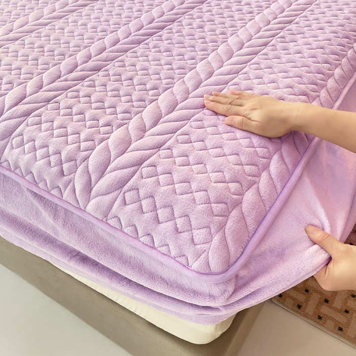 91家纺网 家纺一手货源 找家纺 梦舒羽 2025牛奶绒轻奢夹棉床笠三件套床盖床罩床护垫床垫保护罩 轻奢-梦幻紫