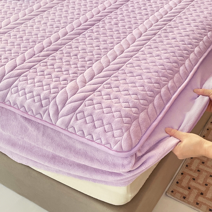 91家纺网 家纺一手货源 找家纺 梦舒羽 2025牛奶绒轻奢夹棉床笠三件套床盖床罩床护垫床垫保护罩 轻奢-梦幻紫