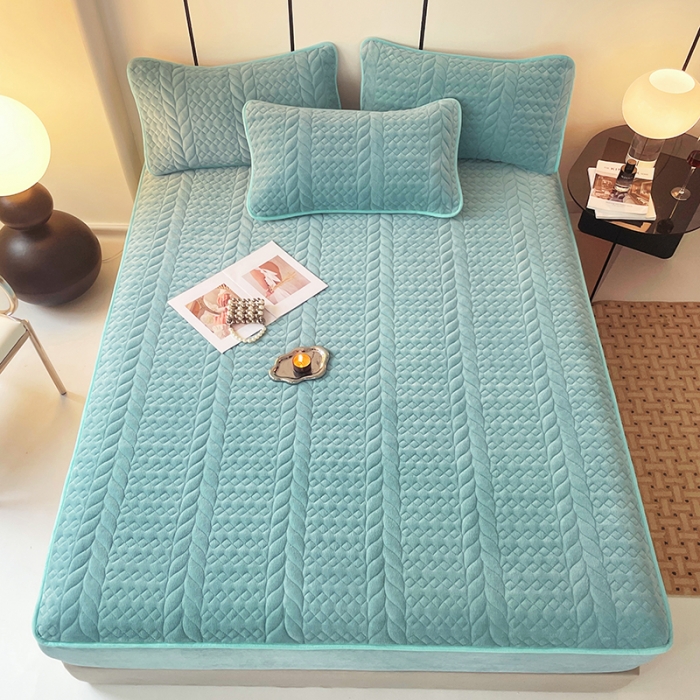 91家纺网 家纺一手货源 找家纺 梦舒羽 2025牛奶绒轻奢夹棉床笠三件套床盖床罩床护垫床垫保护罩 轻奢-浅水兰