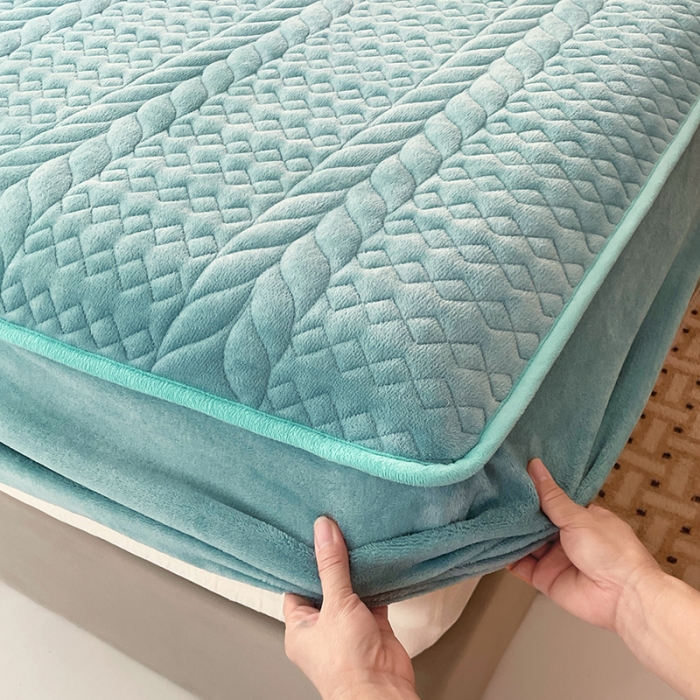 91家纺网 家纺一手货源 找家纺 梦舒羽 2025牛奶绒轻奢夹棉床笠三件套床盖床罩床护垫床垫保护罩 轻奢-浅水兰