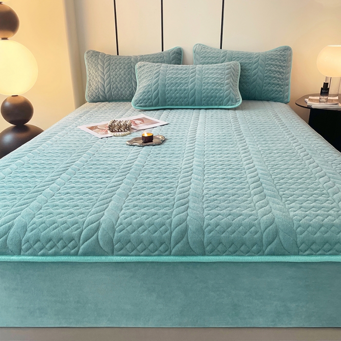 91家纺网 家纺一手货源 找家纺 梦舒羽 2025牛奶绒轻奢夹棉床笠三件套床盖床罩床护垫床垫保护罩 轻奢-浅水兰