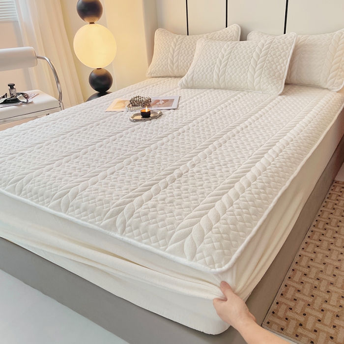 91家纺网 家纺一手货源 找家纺 梦舒羽 2025牛奶绒轻奢夹棉床笠三件套床盖床罩床护垫床垫保护罩 轻奢-象牙白