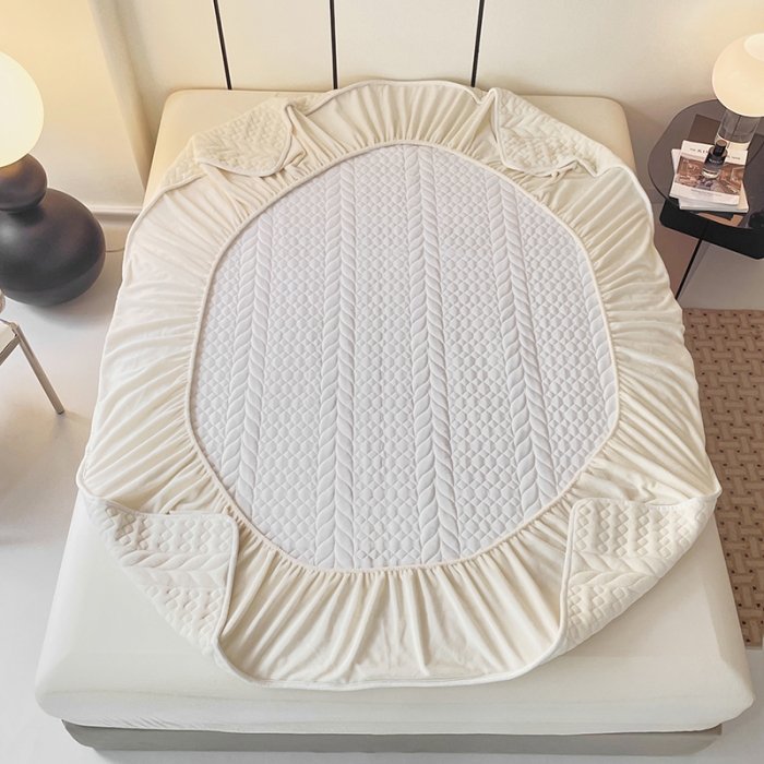 91家纺网 家纺一手货源 找家纺 梦舒羽 2025牛奶绒轻奢夹棉床笠三件套床盖床罩床护垫床垫保护罩 轻奢-象牙白