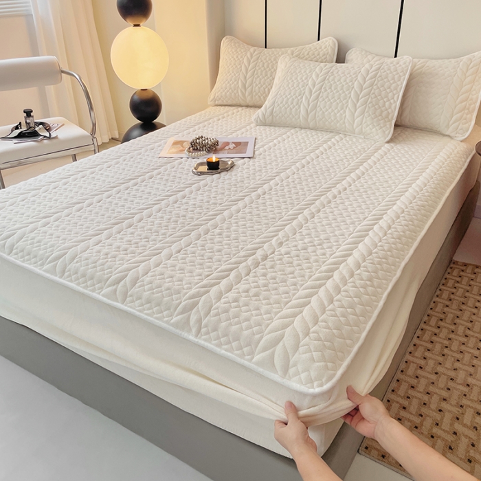 91家纺网 家纺一手货源 找家纺 梦舒羽 2025牛奶绒轻奢夹棉床笠三件套床盖床罩床护垫床垫保护罩 轻奢-象牙白