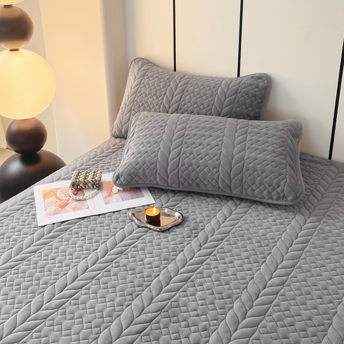 91家纺网 家纺一手货源 找家纺 梦舒羽 2025牛奶绒轻奢夹棉床笠三件套床盖床罩床护垫床垫保护罩 轻奢-星辰灰