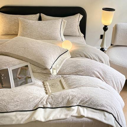 91家纺网 家纺一手货源 找家纺 静家居 2024宽边浮雕绒提花牛奶绒四件套 布鲁斯米白