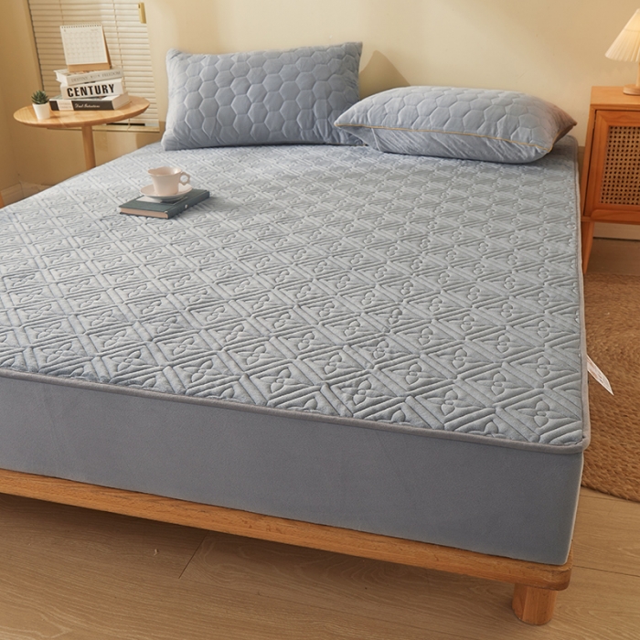 91家纺网 家纺一手货源 找家纺 总2024新款牛奶绒水晶绒纯色夹棉单床笠三件套席梦思床护垫