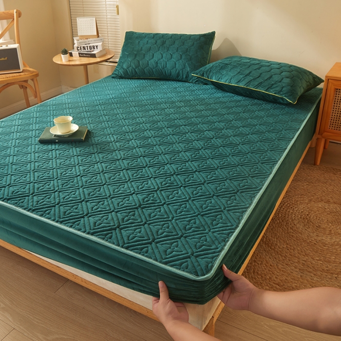 91家纺网 家纺一手货源 找家纺 胜权家纺 2023新款纯色牛奶水晶绒夹棉床笠-星辰 星辰-墨绿