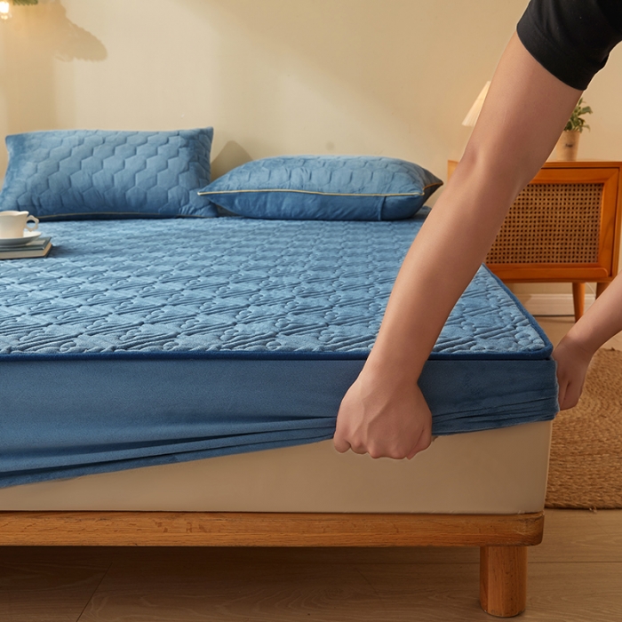 91家纺网 家纺一手货源 找家纺 胜权家纺 2023新款纯色牛奶水晶绒夹棉床笠-星辰 星辰-雾蓝