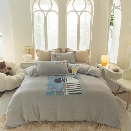 91家纺网 家纺一手货源 找家纺 塔塔家居 2025新款高克牛奶绒贴布绣四件套 斑马男孩