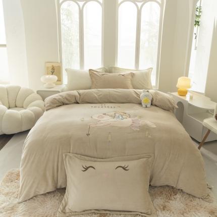 91家纺网 家纺一手货源 找家纺 （总）塔塔家居 2025新款高克牛奶绒贴布绣四件套