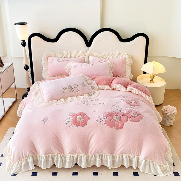 91家纺网 家纺一手货源 找家纺 苏米娜秋冬230g9.5斤全消光牛奶绒四件套法式公主风婴儿绒雪纺花边款