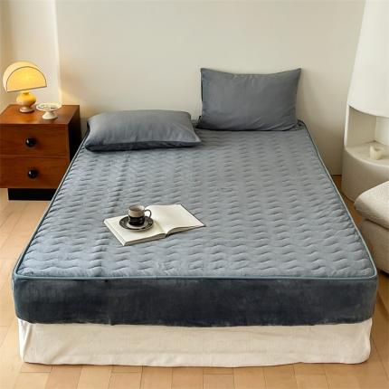 91家纺网 家纺一手货源 找家纺 三味舒屋 2024新款230g牛奶绒夹棉床笠 水波岩灰