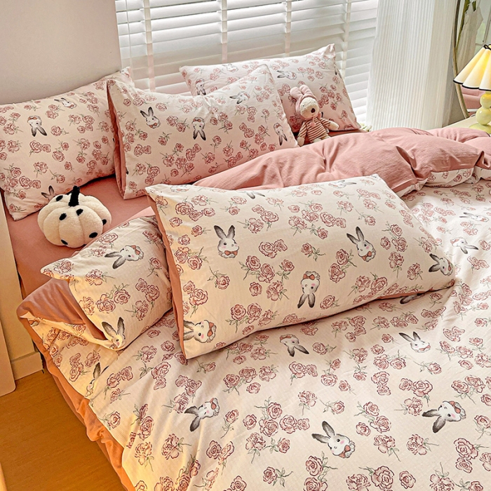 91家纺网 家纺一手货源 找家纺 暖芯优选2023新款超柔有氧小竺提花棉双层纱学生四件套 花与兔