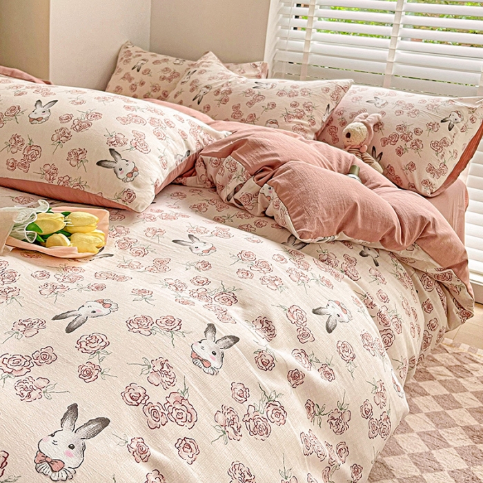 91家纺网 家纺一手货源 找家纺 暖芯优选2023新款超柔有氧小竺提花棉双层纱学生四件套 花与兔