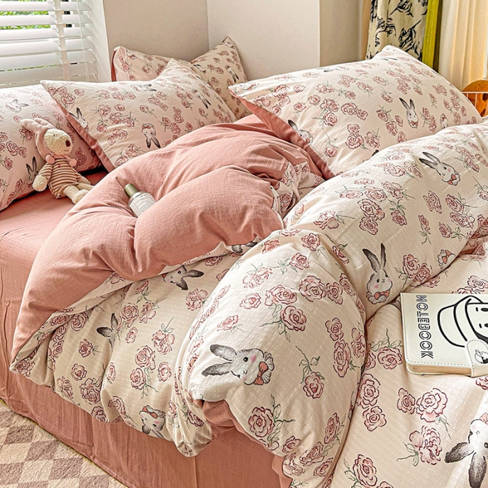 91家纺网 家纺一手货源 找家纺 暖芯优选2023新款超柔有氧小竺提花棉双层纱学生四件套 花与兔