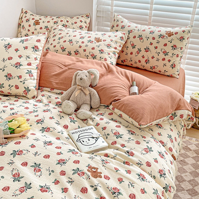 91家纺网 家纺一手货源 找家纺 暖芯优选2023新款超柔有氧小竺提花棉双层纱学生四件套 玫瑰小熊