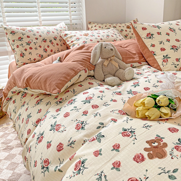 91家纺网 家纺一手货源 找家纺 暖芯优选2023新款超柔有氧小竺提花棉双层纱学生四件套 玫瑰小熊