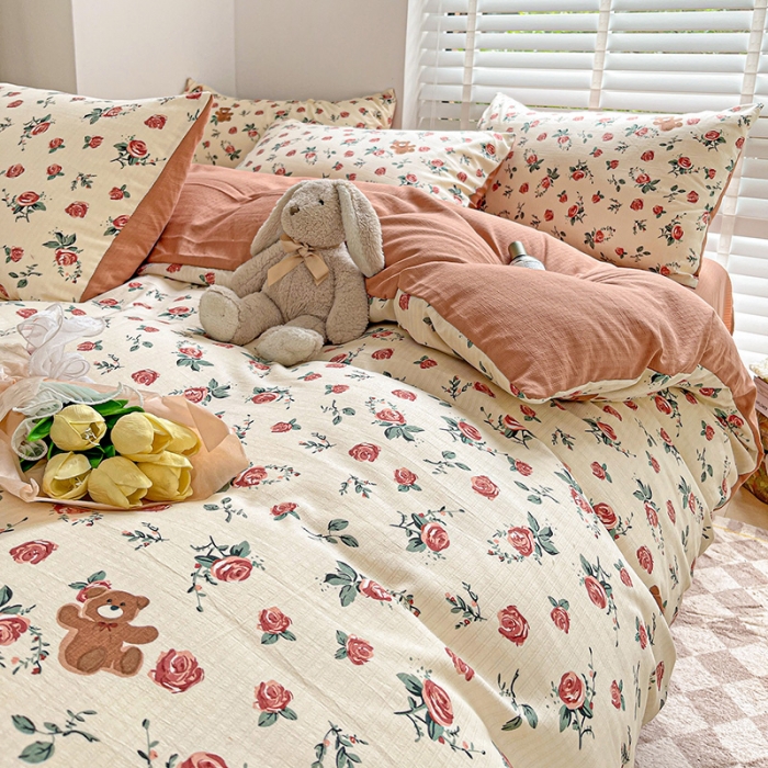 91家纺网 家纺一手货源 找家纺 暖芯优选2023新款超柔有氧小竺提花棉双层纱学生四件套 玫瑰小熊