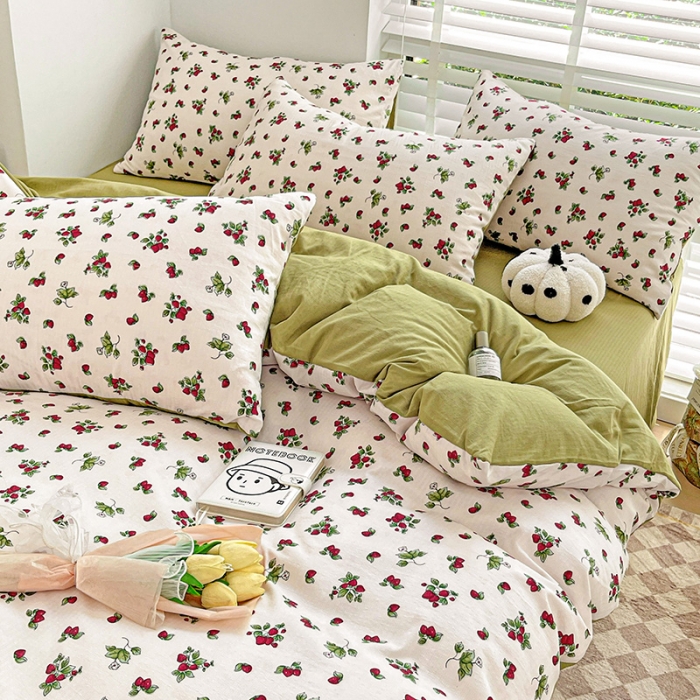 91家纺网 家纺一手货源 找家纺 暖芯优选2023新款超柔有氧小竺提花棉双层纱学生四件套 小草莓