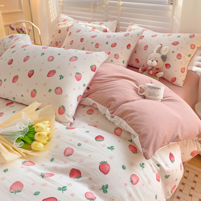 91家纺网 家纺一手货源 找家纺 暖芯优选2023新款超柔有氧小竺提花棉双层纱学生四件套 花朵草莓