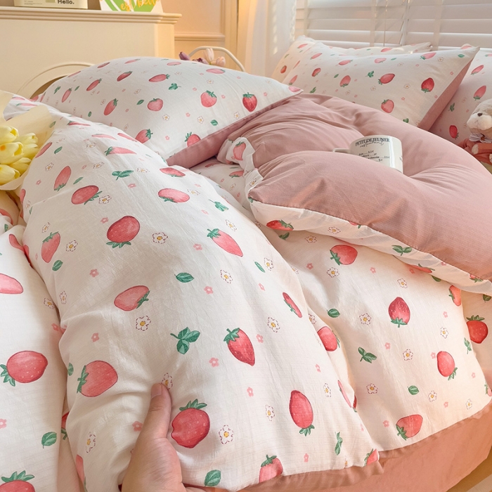 91家纺网 家纺一手货源 找家纺 暖芯优选2023新款超柔有氧小竺提花棉双层纱学生四件套 花朵草莓