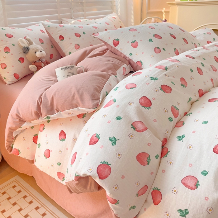 91家纺网 家纺一手货源 找家纺 暖芯优选2023新款超柔有氧小竺提花棉双层纱学生四件套 花朵草莓