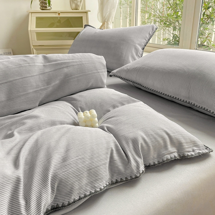 91家纺网 家纺一手货源 找家纺 暖芯优选 2023新款无印风贝壳绣双层纱棉麻水洗四件套 宁静-浅灰