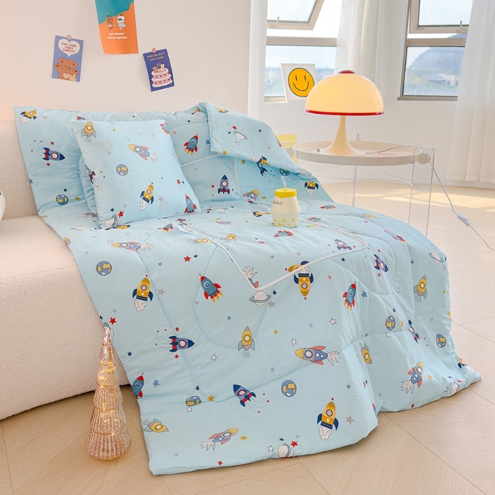 91家纺网 家纺一手货源 找家纺 良佐生活 2023新款A类60支全棉儿童多功能抱枕被 火箭