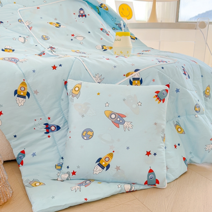 91家纺网 家纺一手货源 找家纺 良佐生活 2023新款A类60支全棉儿童多功能抱枕被 火箭