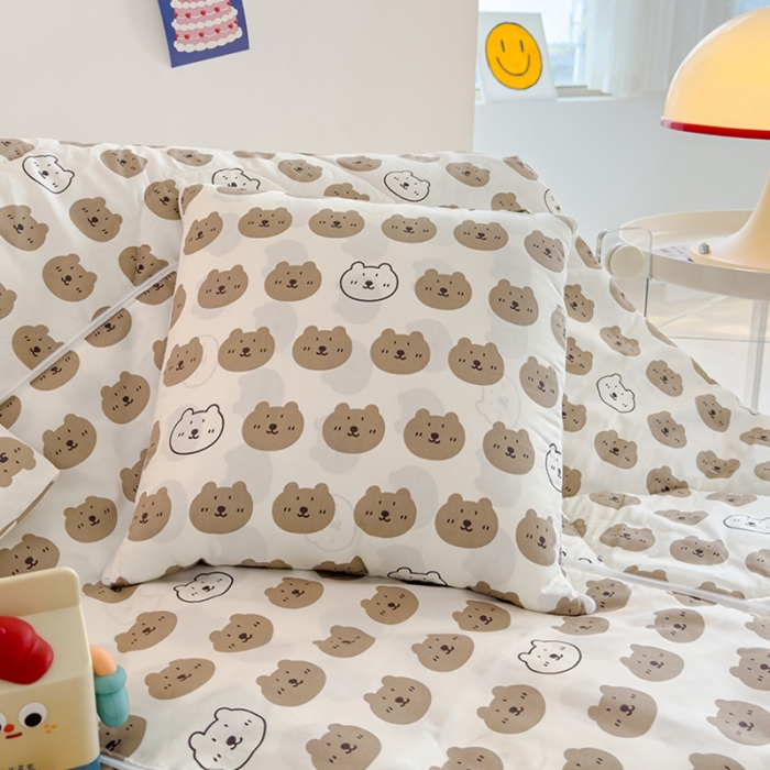 91家纺网 家纺一手货源 找家纺 良佐生活 2023新款A类60支全棉儿童多功能抱枕被 小熊欢乐谷