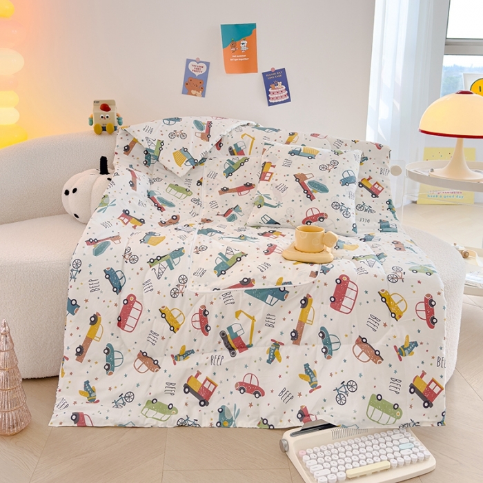 91家纺网 家纺一手货源 找家纺 良佐生活 2023新款A类60支全棉儿童多功能抱枕被 汽车王国