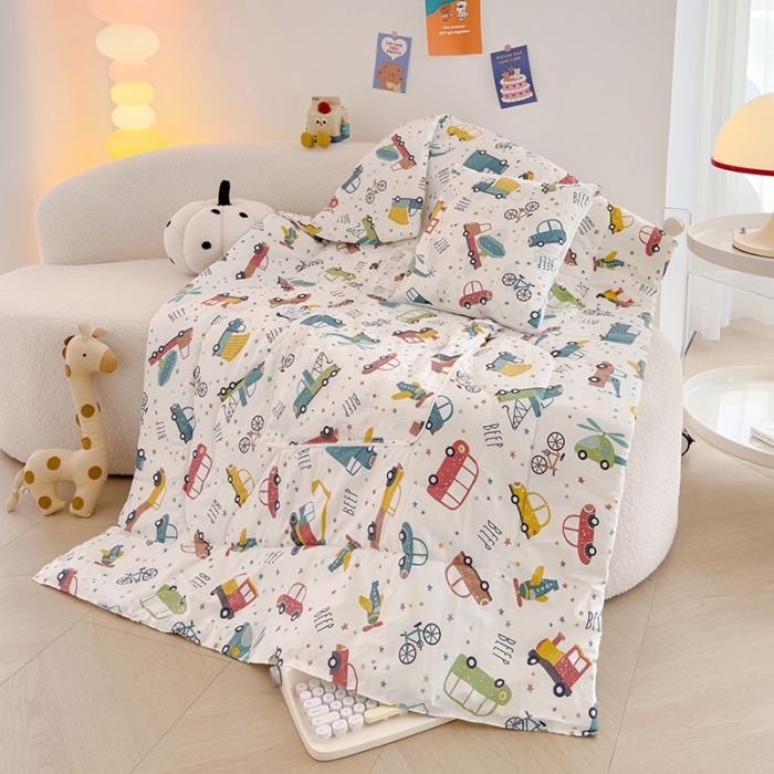 91家纺网 家纺一手货源 找家纺 良佐生活 2023新款A类60支全棉儿童多功能抱枕被 汽车王国