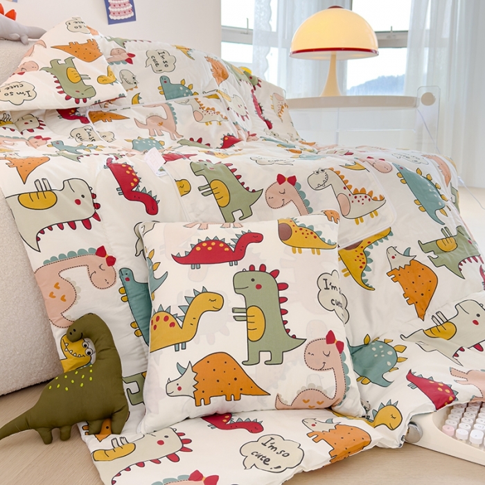 91家纺网 家纺一手货源 找家纺 良佐生活 2023新款A类60支全棉儿童多功能抱枕被 漫步恐龙