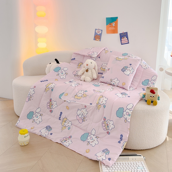 91家纺网 家纺一手货源 找家纺 良佐生活 2023新款A类60支全棉儿童多功能抱枕被 贝塔粉