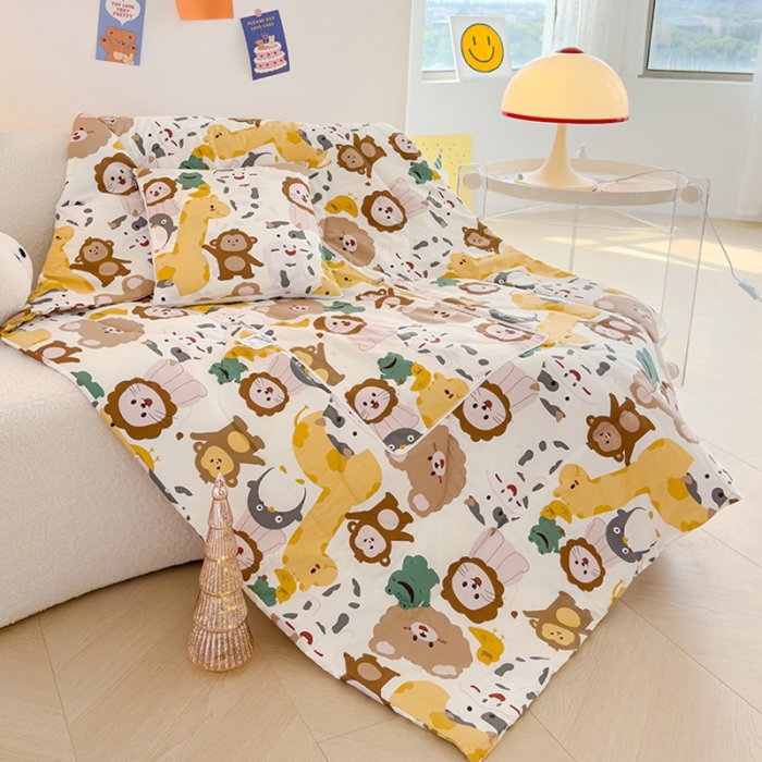 91家纺网 家纺一手货源 找家纺 良佐生活 2023新款A类60支全棉儿童多功能抱枕被 奇幻丛林