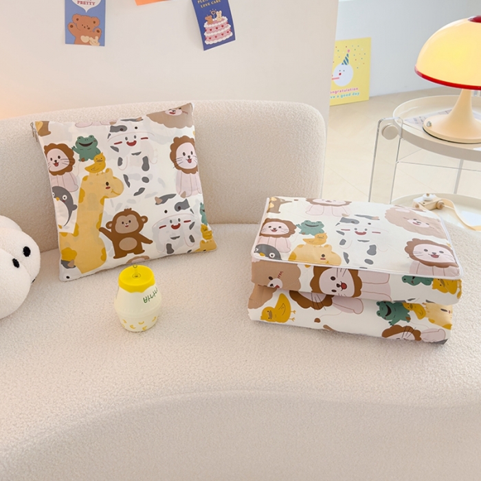 91家纺网 家纺一手货源 找家纺 良佐生活 2023新款A类60支全棉儿童多功能抱枕被 奇幻丛林
