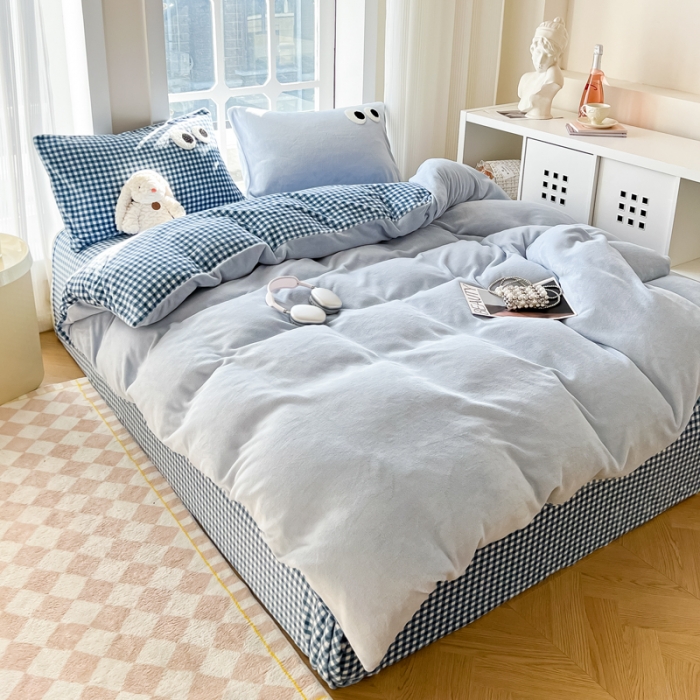 91家纺网 家纺一手货源 找家纺 慕尚家纺 2025新款牛奶绒大眼睛系列四件套 芭比白云石