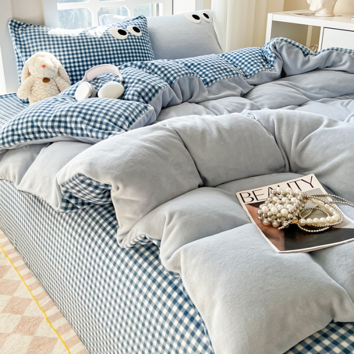 91家纺网 家纺一手货源 找家纺 慕尚家纺 2025新款牛奶绒大眼睛系列四件套 芭比白云石