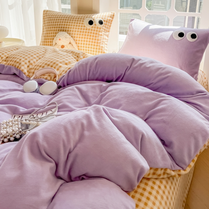 91家纺网 家纺一手货源 找家纺 慕尚家纺 2025新款牛奶绒大眼睛系列四件套 芭比风铃紫